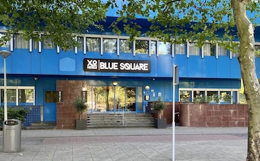 Xo Hotels Blue Square
