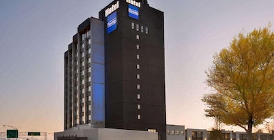 Travelodge by Wyndham Hotel & Convention Centre Quebec City
