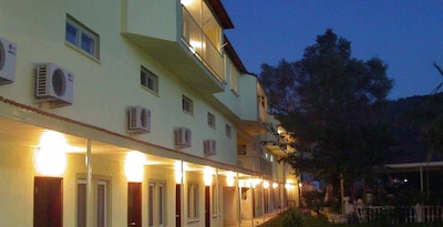 Carmina Hotel