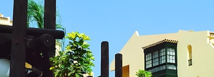 Playaolid Suites & Apartments