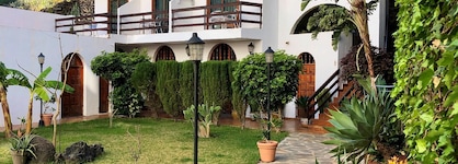 Apartamentos Frontera