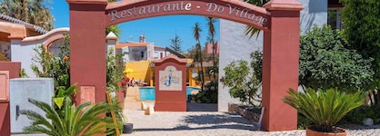 Costa D’Oiro Ambiance Village