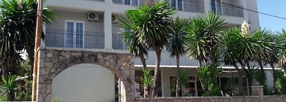 Angela Hotel & Apartments