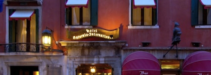 Hotel Saturnia & International