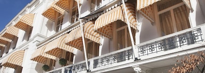 Carlton Ambassador Hotel
