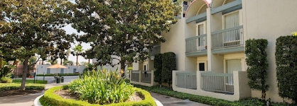 Howard Johnson By Wyndham Anaheim Hotel & Water Playground