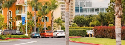 Cortona Inn & Suites Anaheim Resort