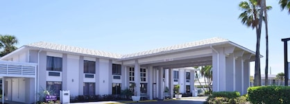 Clarion Inn & Suites Across From Universal Orlando Resort