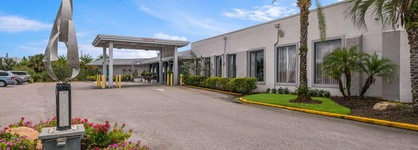 Clarion Inn & Suites Across From Universal Orlando Resort