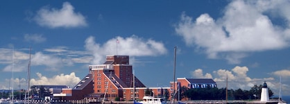 Newport Harbor Island Resort