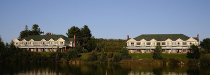 Auberge Du Lac-À-L'eau-Claire