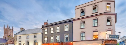 Queens Hotel And Nightclub