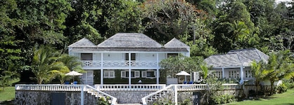 Round Hill Hotel And Villas