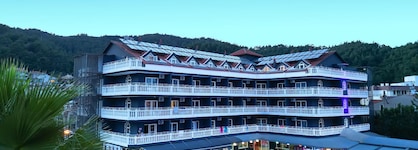 Musti's Royal Plaza Hotel