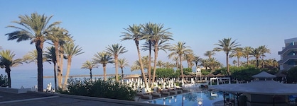 Constantinou Bros Pioneer Beach Hotel