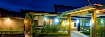 Tanoa Skylodge Hotel