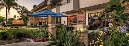 Tropicana Inn And Suites