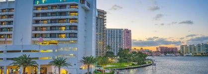Waterstone Resort & Marina Boca Raton, Curio Collection By Hilton