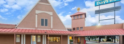 Days Inn By Wyndham San Antonio Splashtown Att Center