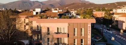 Regal Hotel & Apartments