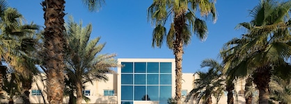 Central Mafraq Hotel