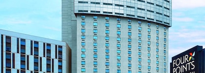 Wyndham Grand Fallsview Hotel