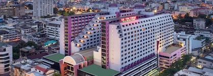 Twin Towers Hotel