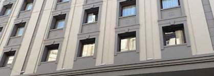 Revia Square Hotel