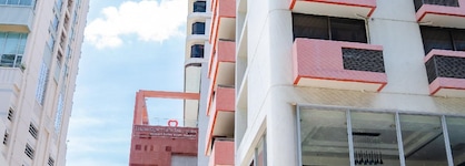 Bandara Silom Suites