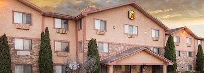 Super 8 By Wyndham Kingman