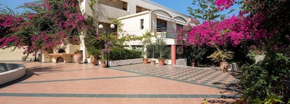 Hydramis Palace