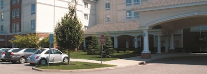 La Quinta Inn & Suites by Wyndham Islip - MacArthur Airport