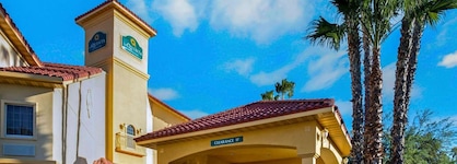 La Quinta Inn & Suites By Wyndham Tucson Airport