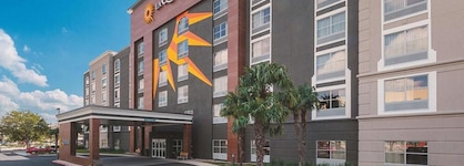 La Quinta Inn & Suites By Wyndham San Antonio Downtown