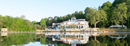 Brindos, Lac & Château