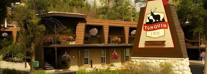 Tonquin Inn