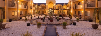 Canberra Parklands Central Apartment Hotel