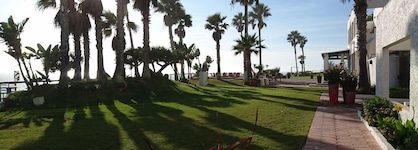 Las Rocas Resort And Spa