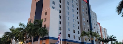 Hampton Inn & Suites Miami Airport South Blue