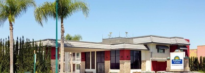 Days Inn & Suites by Wyndham Anaheim At Disneyland Park