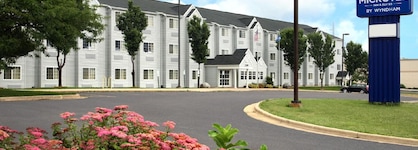 Microtel Inn & Suites By Wyndham Madison East