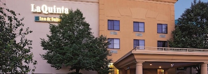 La Quinta Inn & Suites By Wyndham Milwaukee Bayshore Area