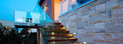 Elotis Suites