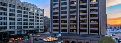 Hilton Indianapolis Hotel & Suites