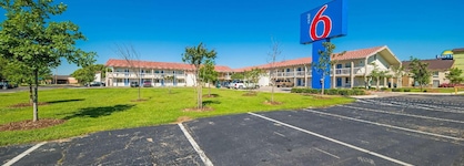 Motel 6 Dallas - Farmers Branch
