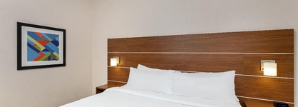 Holiday Inn Express Hotel & Suites Birmingham - Inverness By Ihg