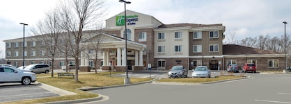 Holiday Inn Express & Suites Omaha West By Ihg