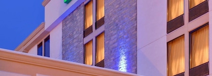 Holiday Inn Express Flint-Campus Area By Ihg