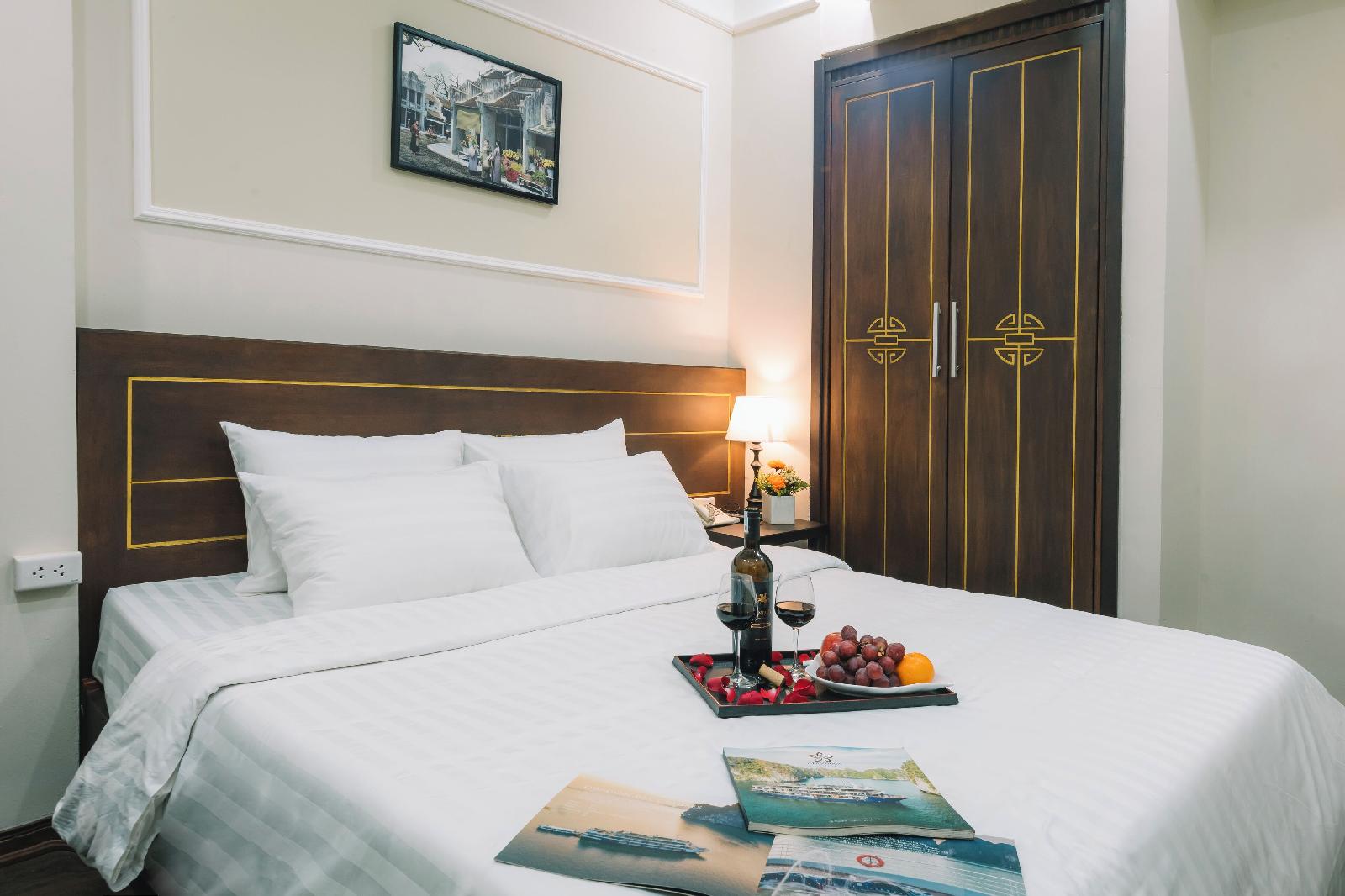 Hanoi Lake View Hotel & Travel