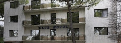 Club Hotel